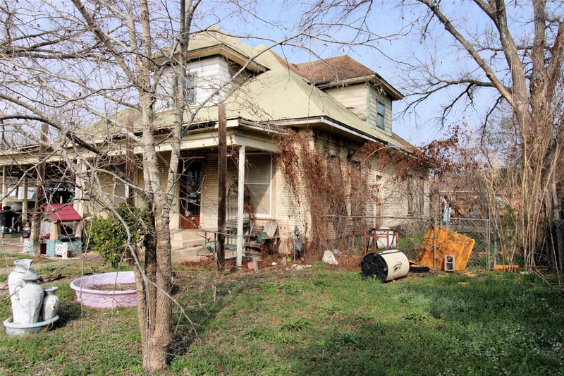 402 Trinity ST, Lockhart, TX 78644