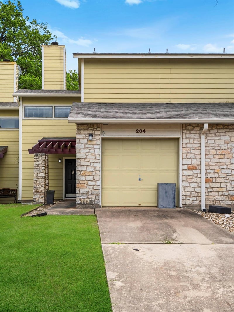 512 Eberhart LN #204, Austin, TX 78745