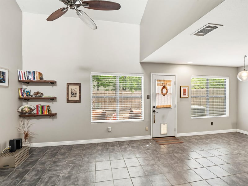 512 Eberhart LN #204, Austin, TX 78745