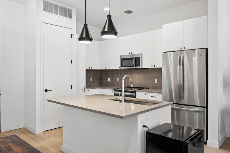 800 Embassy DR #413, Austin, TX 78702