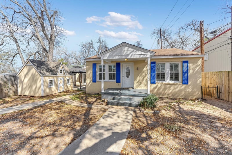318 NW Loop 230 Hw, Smithville, TX 78957