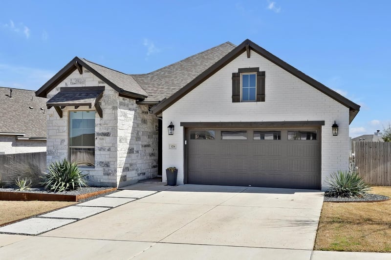 378 Carpenter Hill DR, Buda, TX 78610