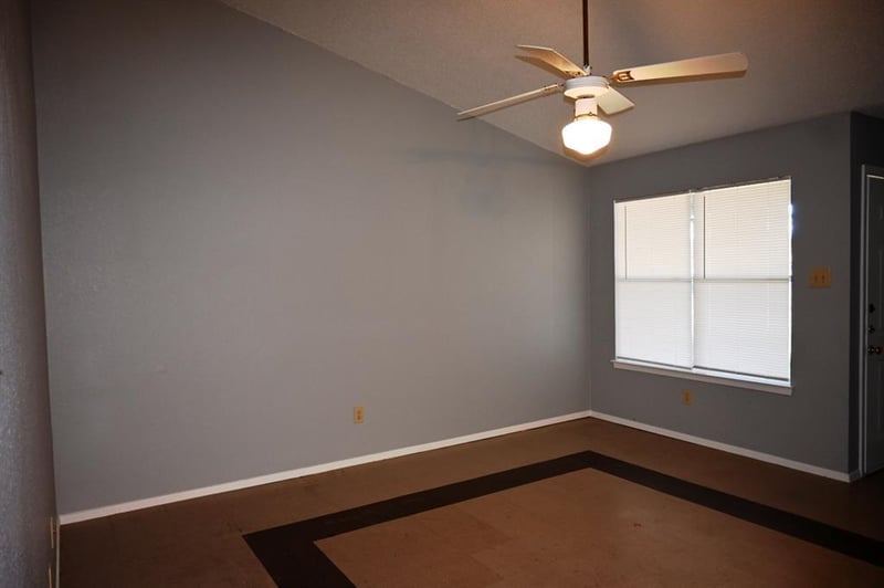 817 Lexington RD, Elgin, TX 78621