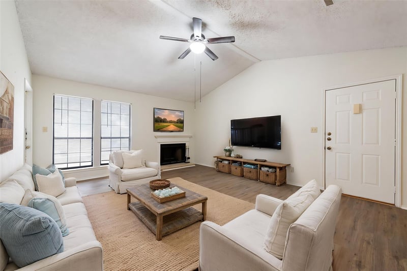 1202 Thorpe LN #216, San Marcos, TX 78666