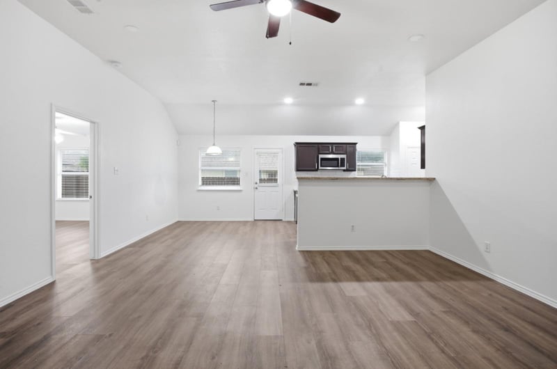 101 Soapstone DR, Jarrell, TX 76537