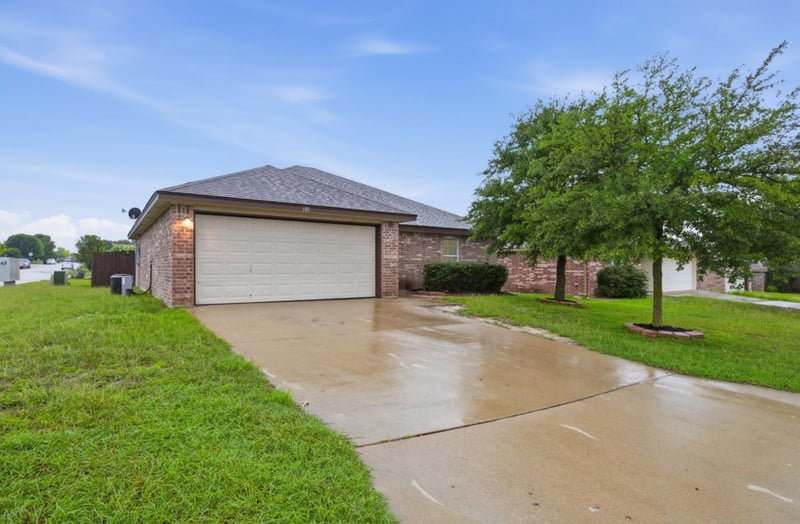 101 Soapstone DR, Jarrell, TX 76537