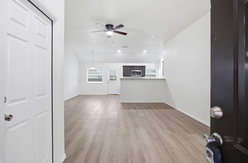101 Soapstone DR, Jarrell, TX 76537