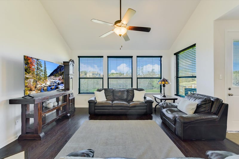 128 W Adelanta PL, Round Rock, TX 78681