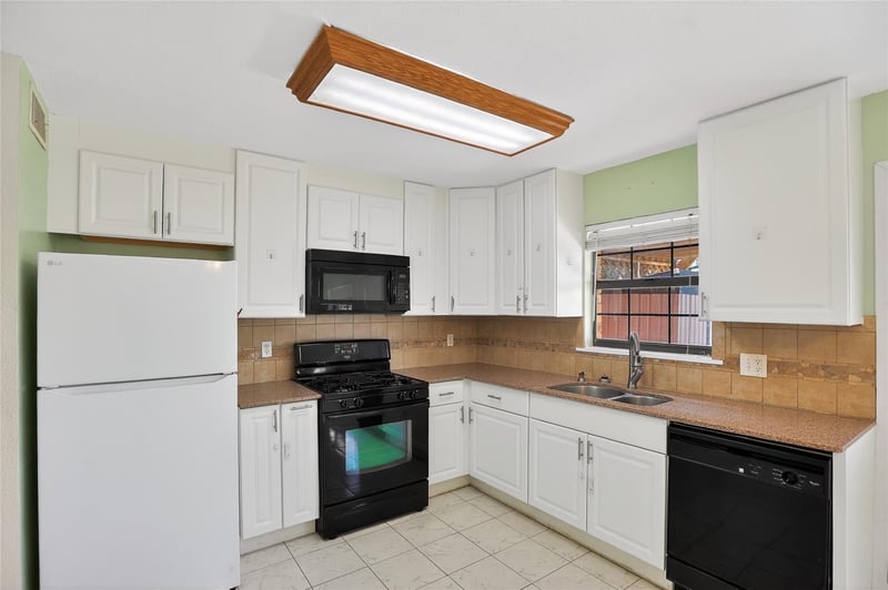1308 Pendergrass ST, Lockhart, TX 78644