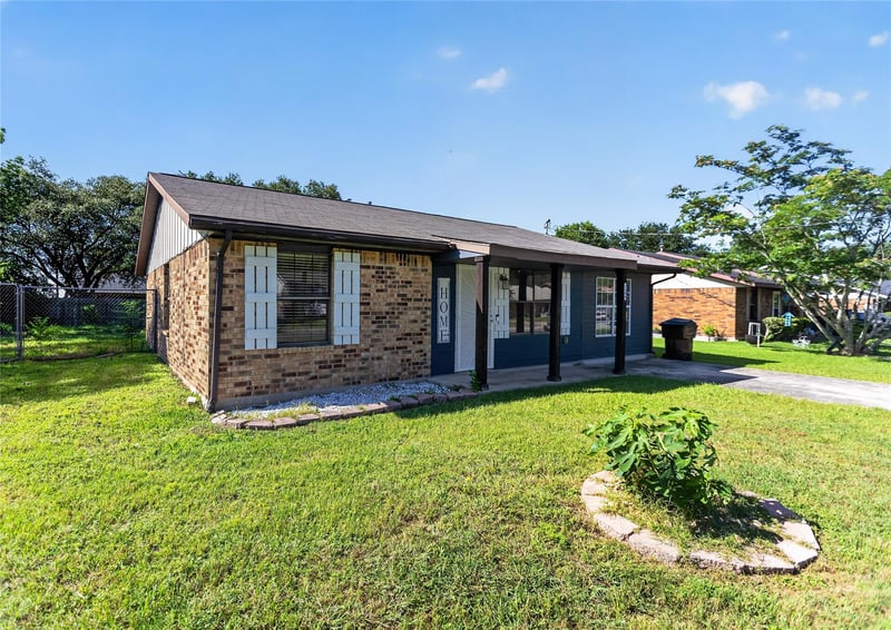 1308 Pendergrass ST, Lockhart, TX 78644
