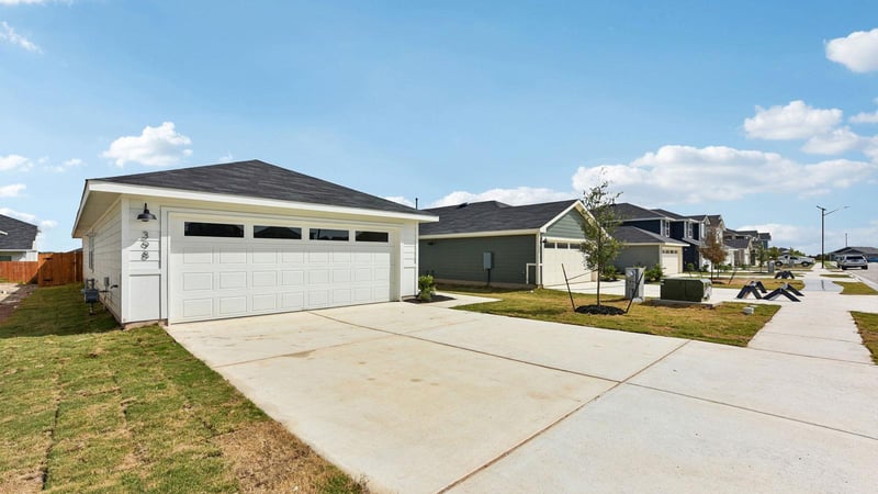 398 Ebbsfleet DR, Uhland, TX 78640
