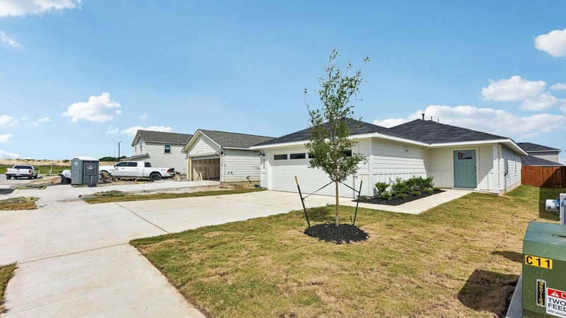 398 Ebbsfleet DR, Uhland, TX 78640
