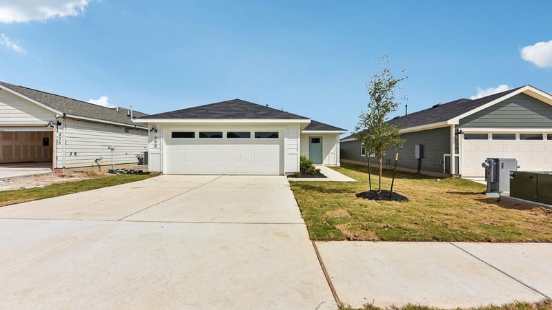 398 Ebbsfleet DR, Uhland, TX 78640