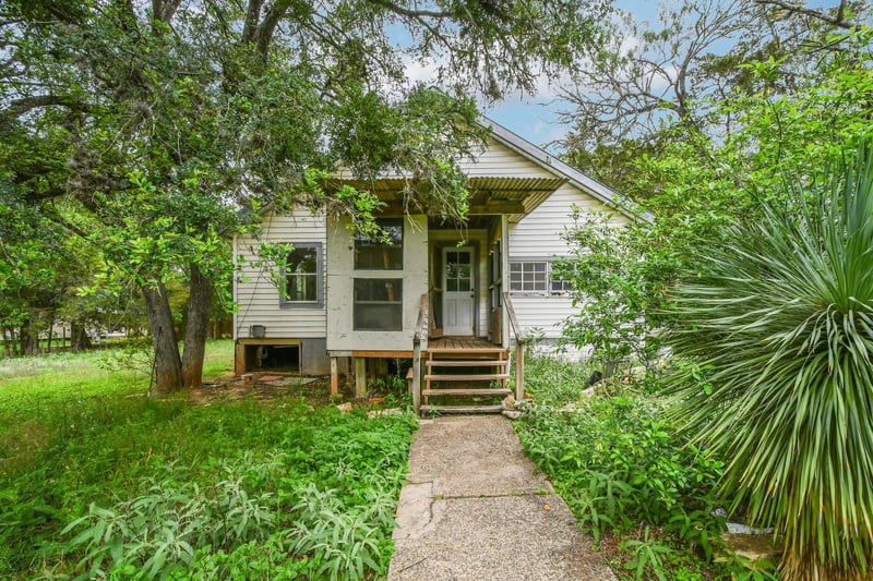 116 Hart LN, Cedar Creek, TX 78612