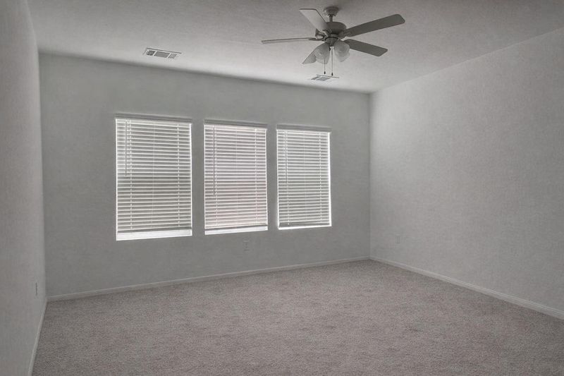 208 Eagle Lake DR, Hutto, TX 78634