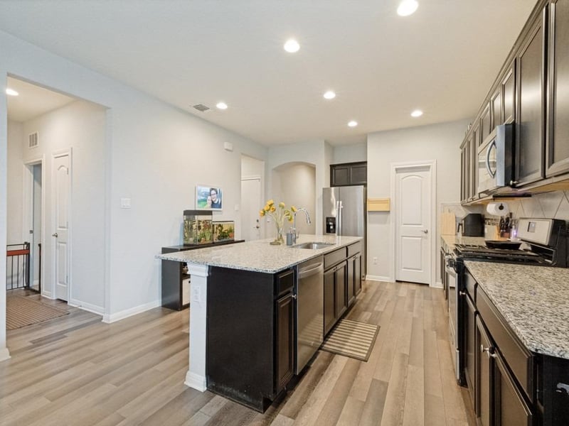 206 Beechnut DR, Buda, TX 78610