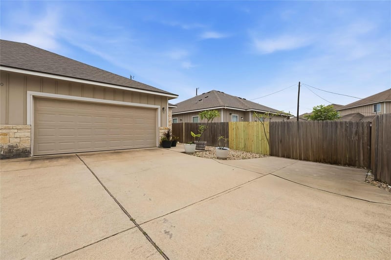 400 Carl Shipp DR, Liberty Hill, TX 78642
