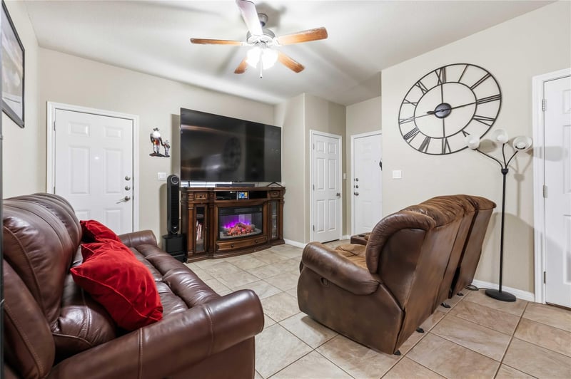 400 Carl Shipp DR, Liberty Hill, TX 78642