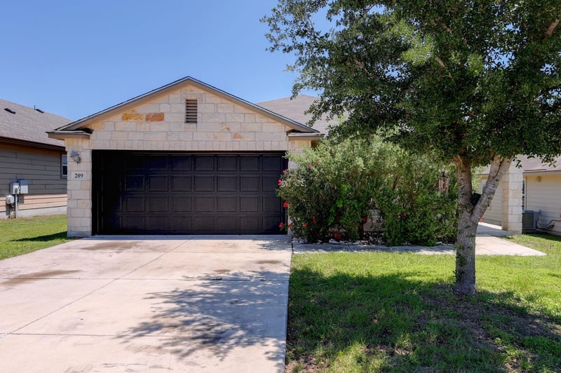 209 Hoya LN, San Marcos, TX 78666