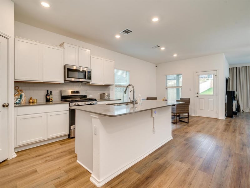 1208 Sweetspire ST, Leander, TX 78641