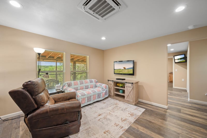 6925 White Hills LN, Marble Falls, TX 78654