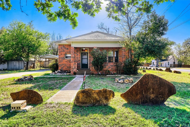 208 N Avenue B, Elgin, TX 78621