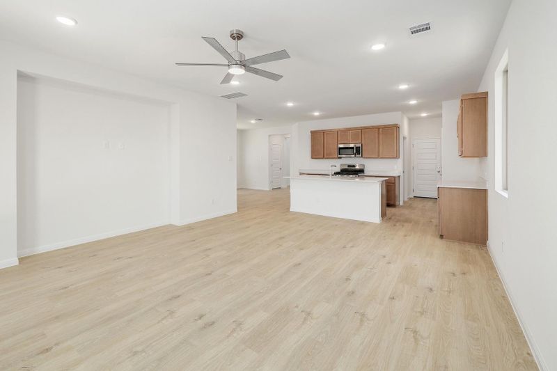 210 Hornet ST, Elgin, TX 78621