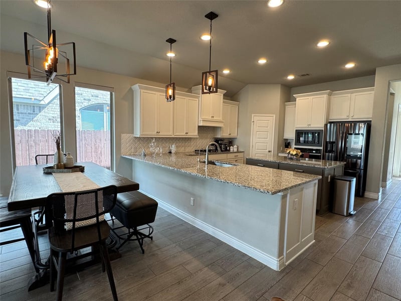 2004 Stirling ST, Leander, TX 78641
