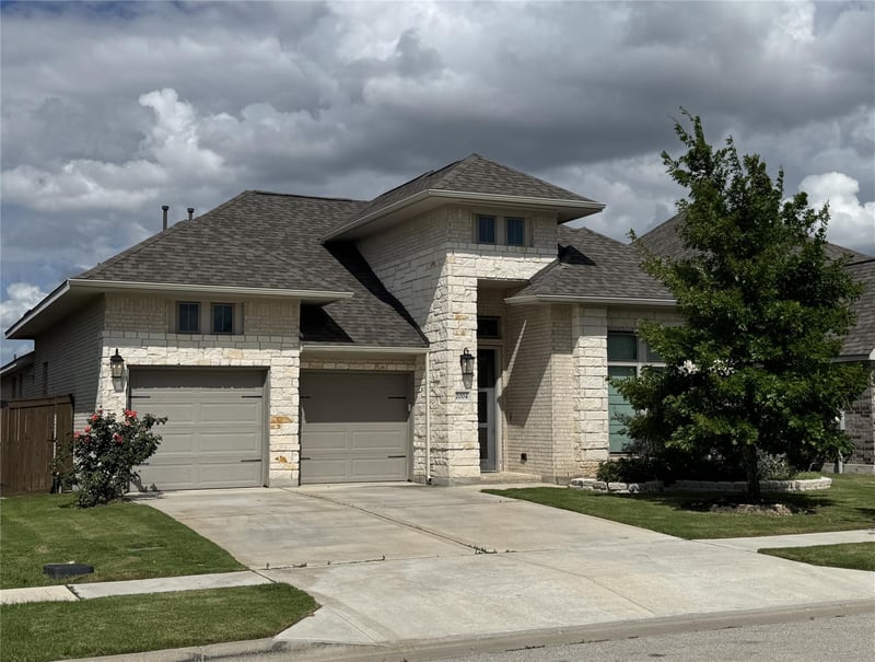 2004 Stirling ST, Leander, TX 78641