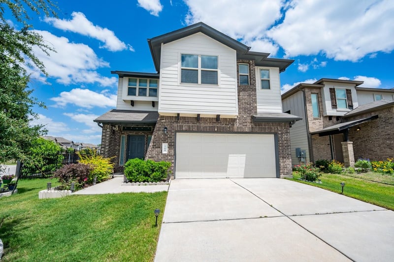 169 Mayney LN, Leander, TX 78641