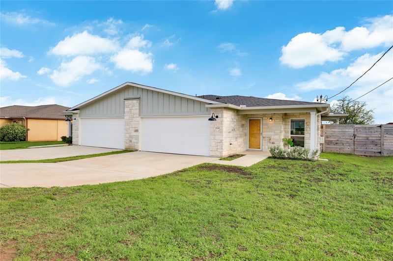 20109 Travis DR, Lago Vista, TX 78645