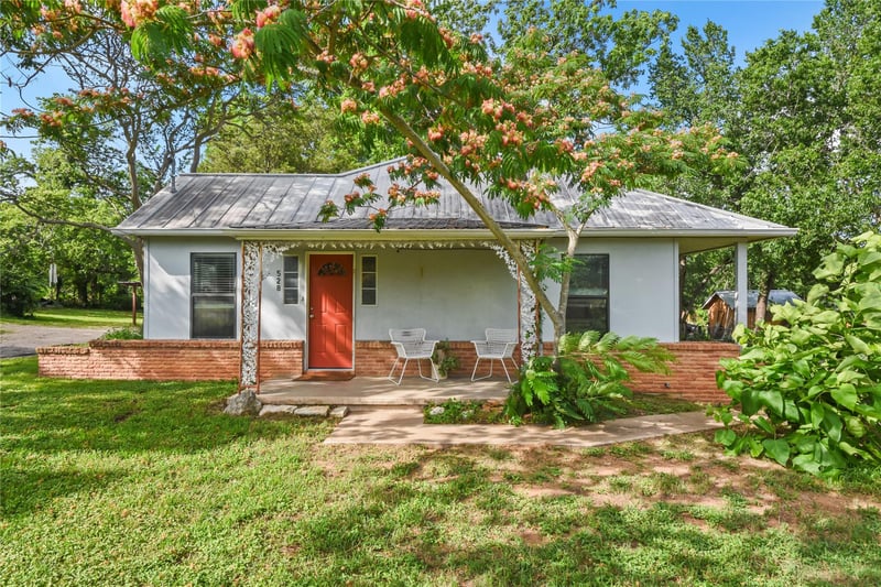 528 Old Mcdade RD, Elgin, TX 78621