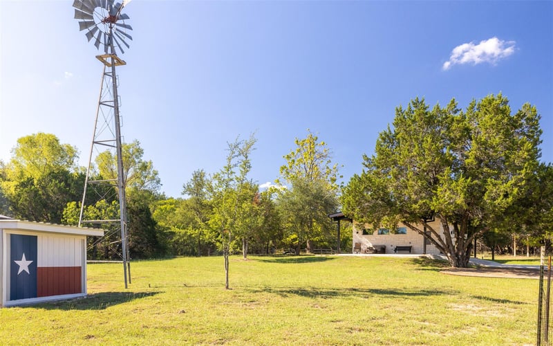 10501 Lake Park DR, Dripping Springs, TX 78620