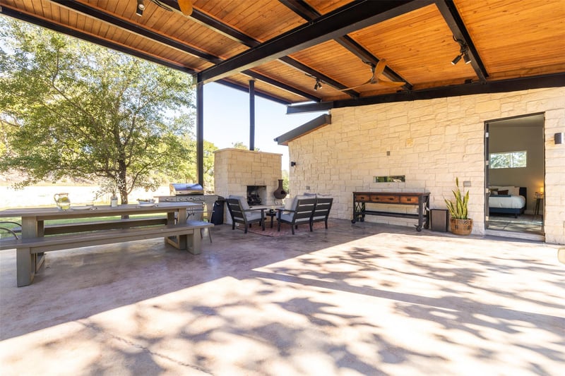 10501 Lake Park DR, Dripping Springs, TX 78620
