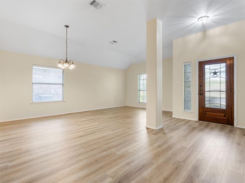 537 Bluehaw DR, Georgetown, TX 78628