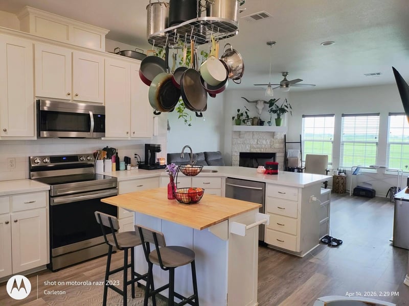 2001 Sunflower ROW, Coupland, TX 78615