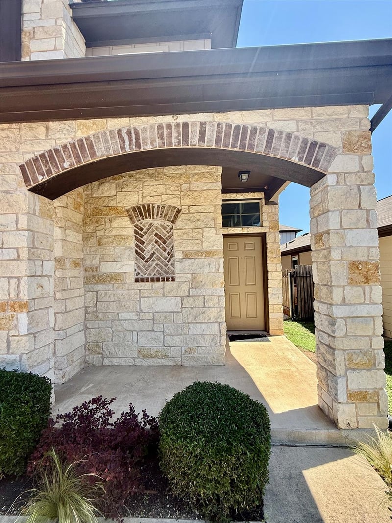 907 Sleepy Dell LN, Austin, TX 78748