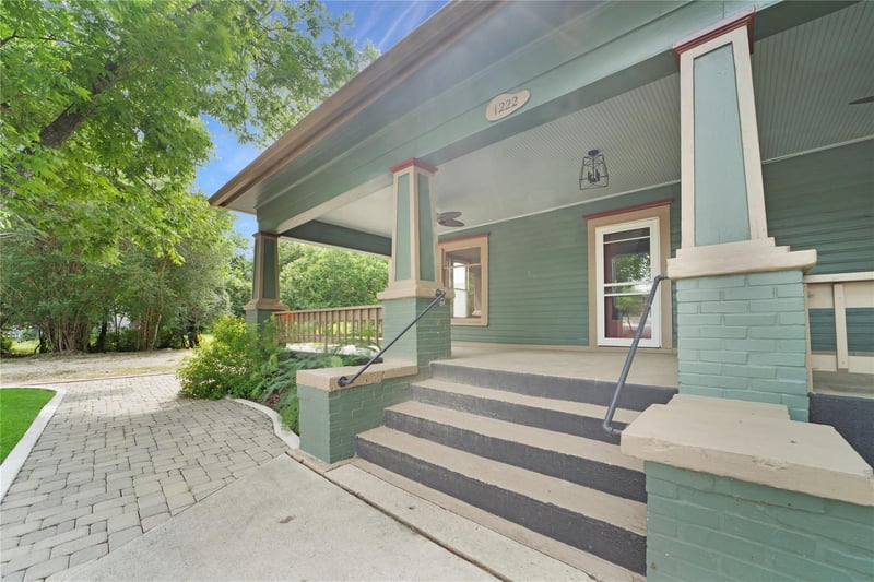 1222 W Hopkins ST, San Marcos, TX 78666