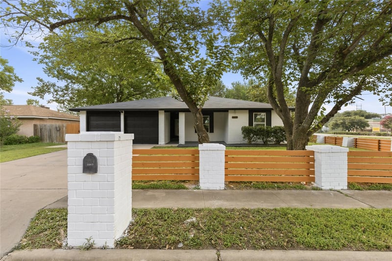 6607 Starstreak DR, Austin, TX 78745