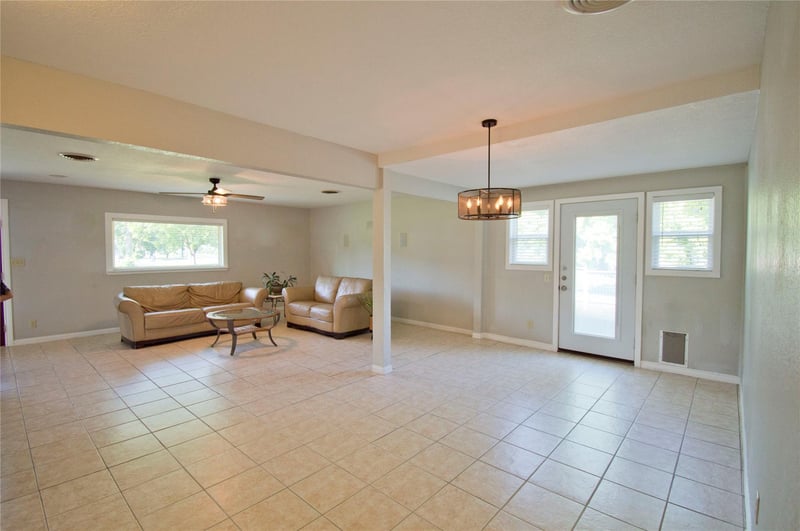702 E Schubert ST, Fredericksburg, TX 78624