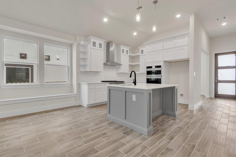 8502 Red Bottle Brush RD, Lago Vista, TX 78645