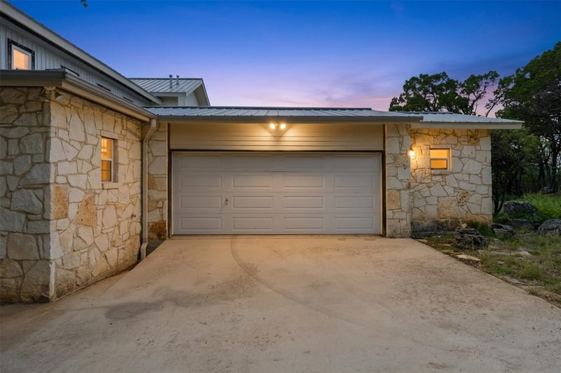 700 Skyline Ridge Lookout DR, Wimberley, TX 78676