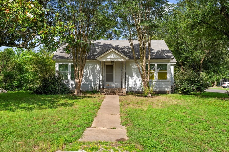 513 N Avenue F, Elgin, TX 78621