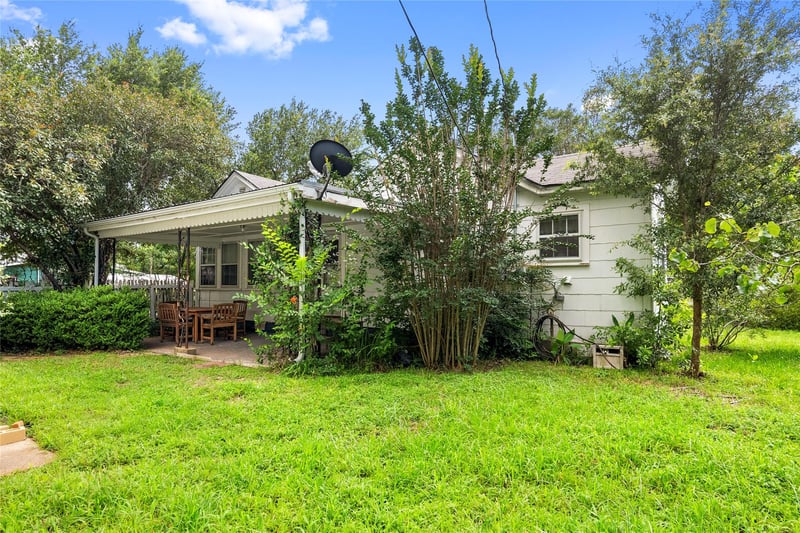 513 N Avenue F, Elgin, TX 78621