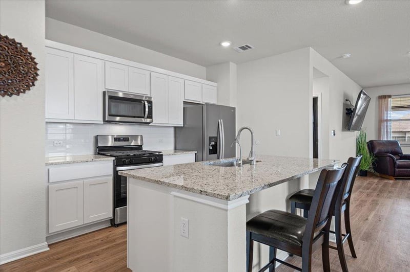158 Gullivers DR, Elgin, TX 78621