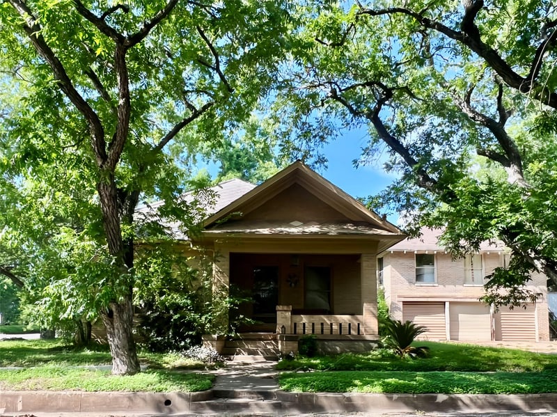 101 NE 6th ST, Smithville, TX 78957