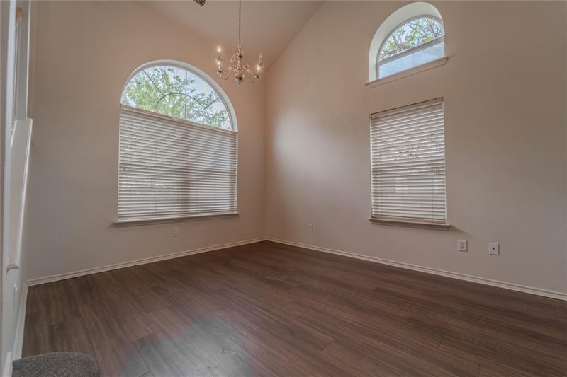 17303 Orwell LN, Round Rock, TX 78664