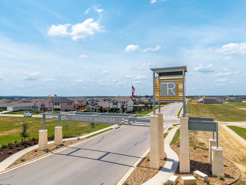 143 Hornet ST, Elgin, TX 78621