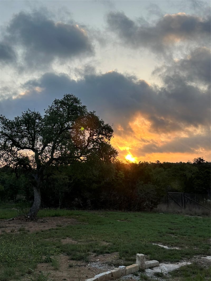 320 Valley Oak DR, Dripping Springs, TX 78620