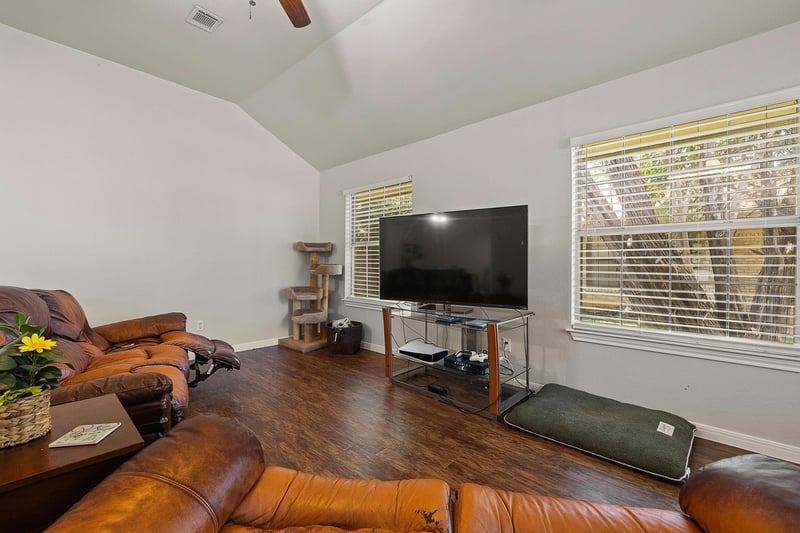 2910 Whisper Oaks LN, Georgetown, TX 78628